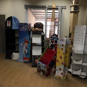Raflı Karton Stand — Model 06